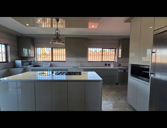 6 BEDROOM FREEHOLD FOR SALE IN WINCHESTER HILLS